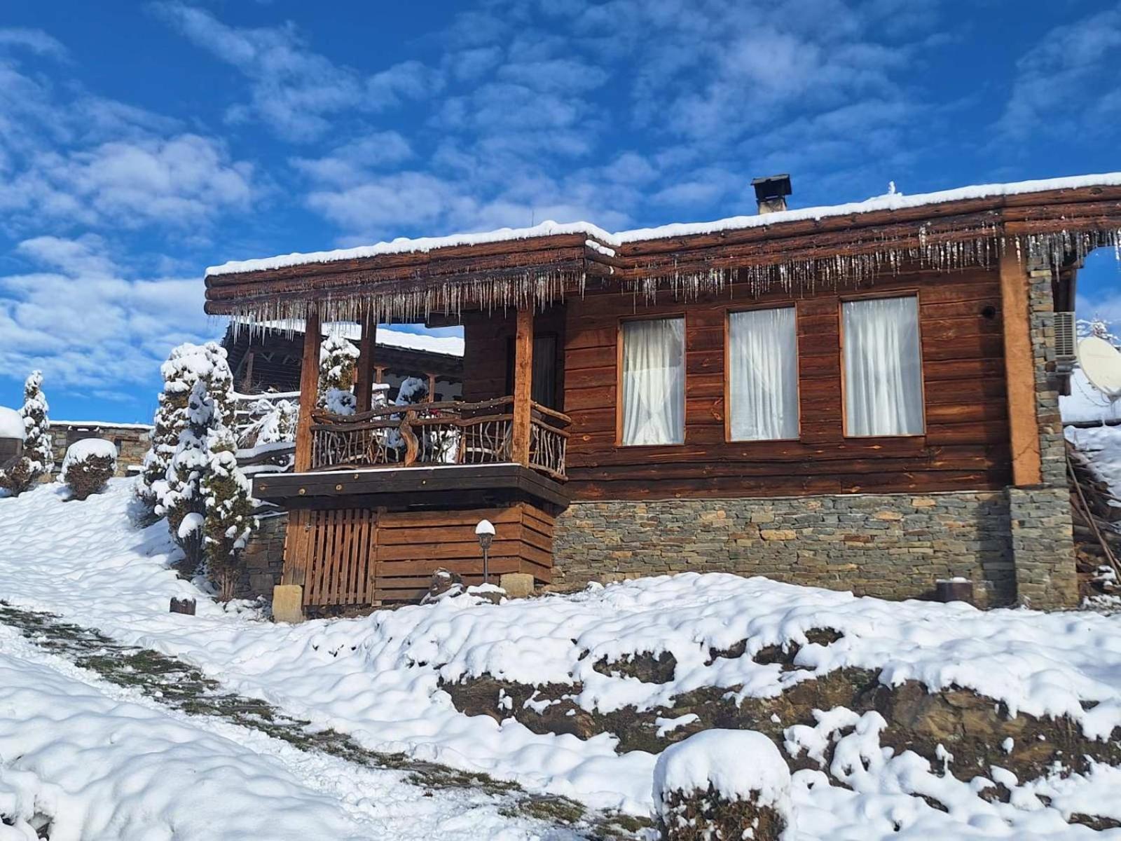 Панорама Хаус Лещен И Еко Къщи Дървена И Землянка 外观 照片